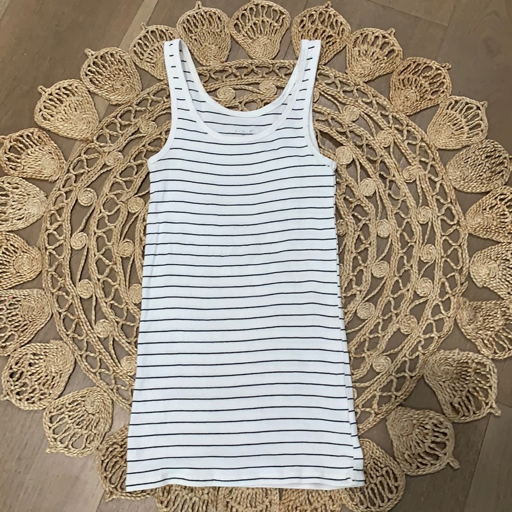 Simple, fit to body. Tank top with stripes